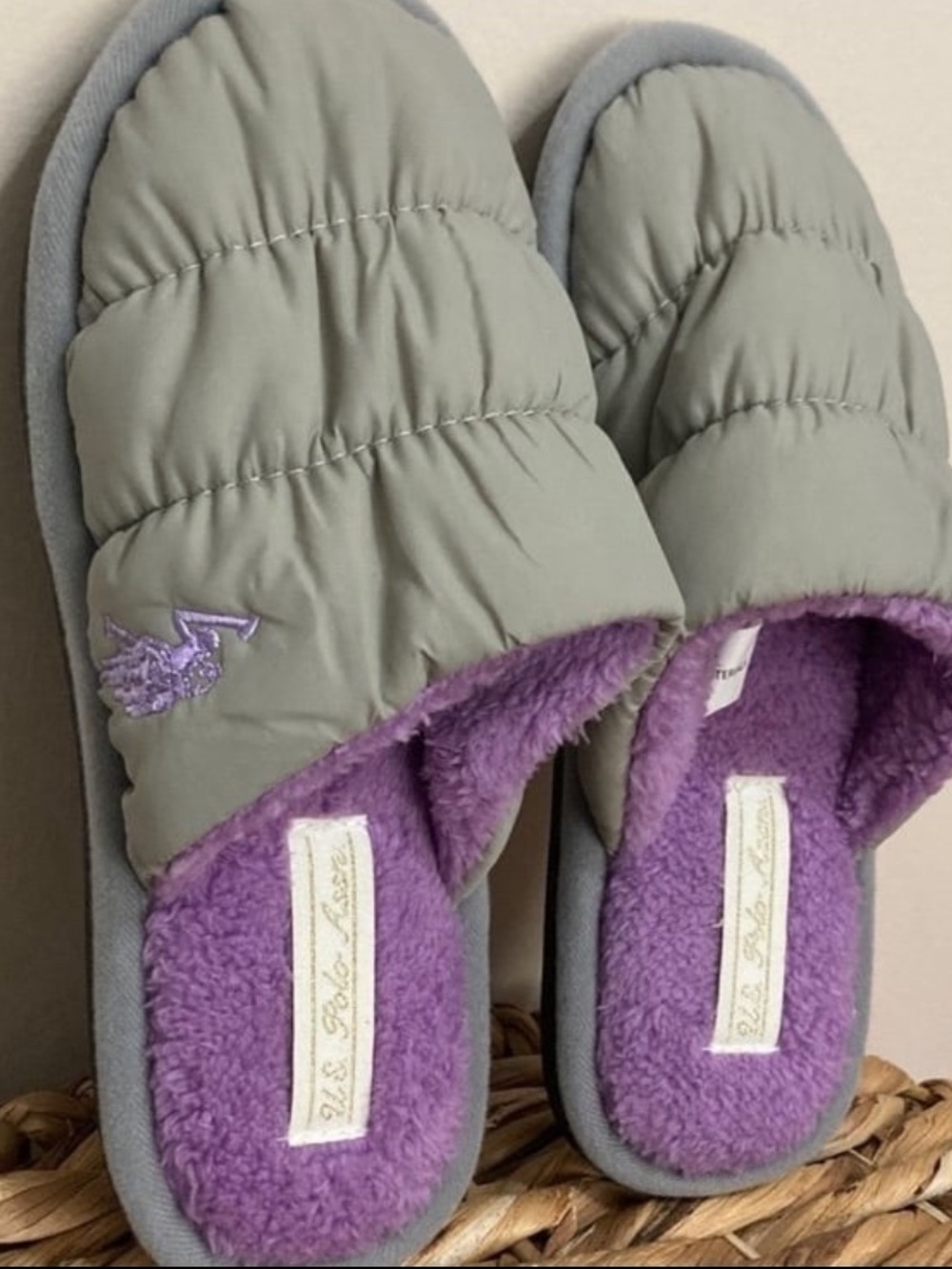 🔴 Quilted Puffer Slippers with Purple Sherpa Lining! 🔥